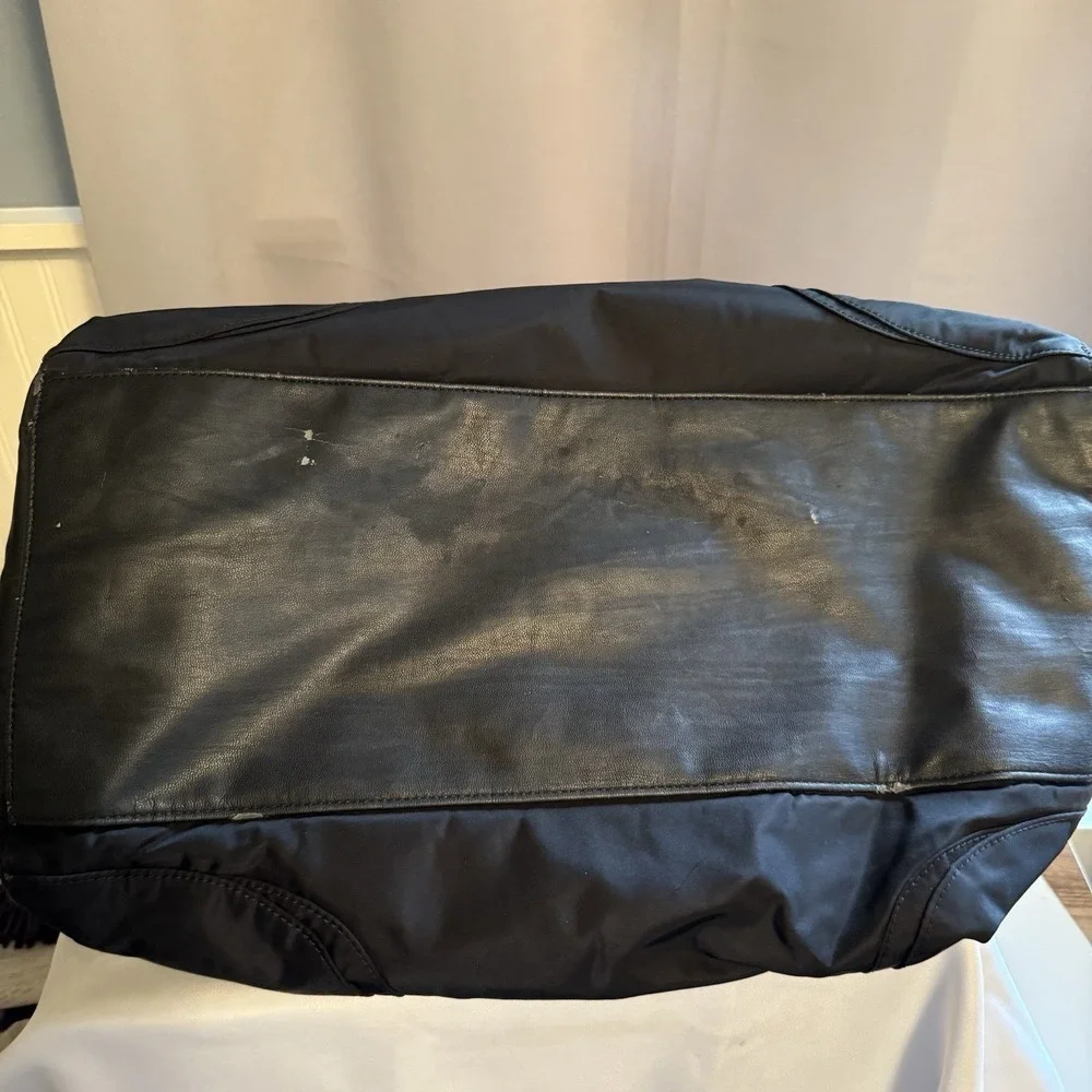 Lululemon Out Of Range Black Duffle Overnight Gym Weekender Bag Unisex
